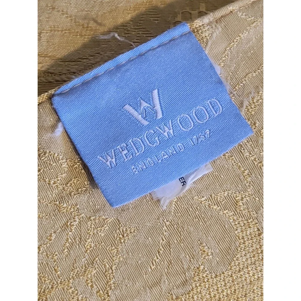 Wedgwood Gold Damask Jacquard Linen Lot 10 (5) 18x18 Napkins (5) 17x12 Placemats